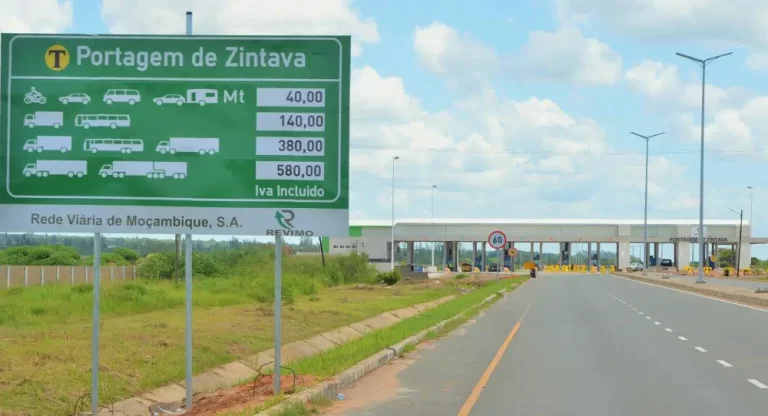 Estima-se-perto-de-50-mil-viaturas-por-dia-nas-portagens.jpg