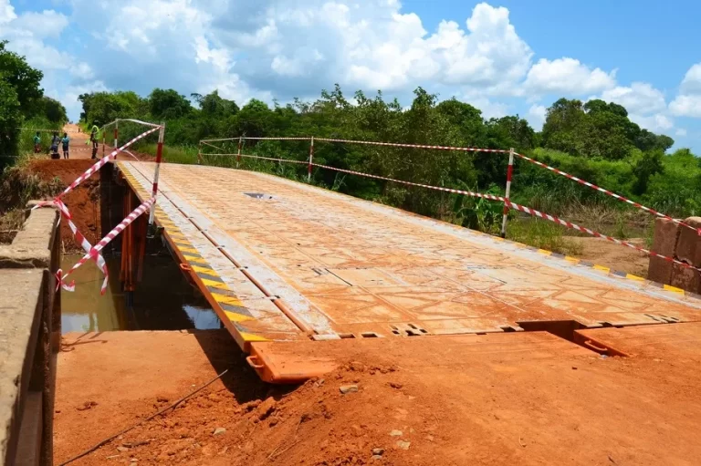 Goba-Termina-em-Maio-montagem-da-ponte-metalica-sobre-o-rio-Nkalatchana-jpg