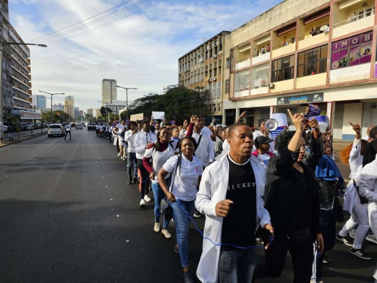MEDICOS MARCHA