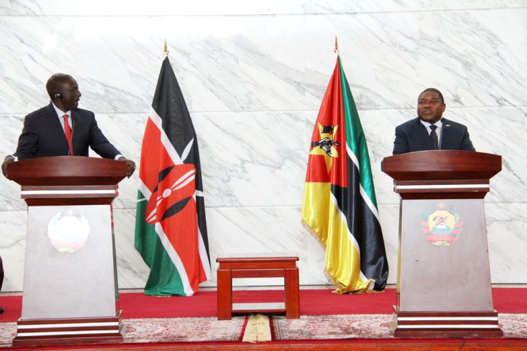NYUSI E RUTO