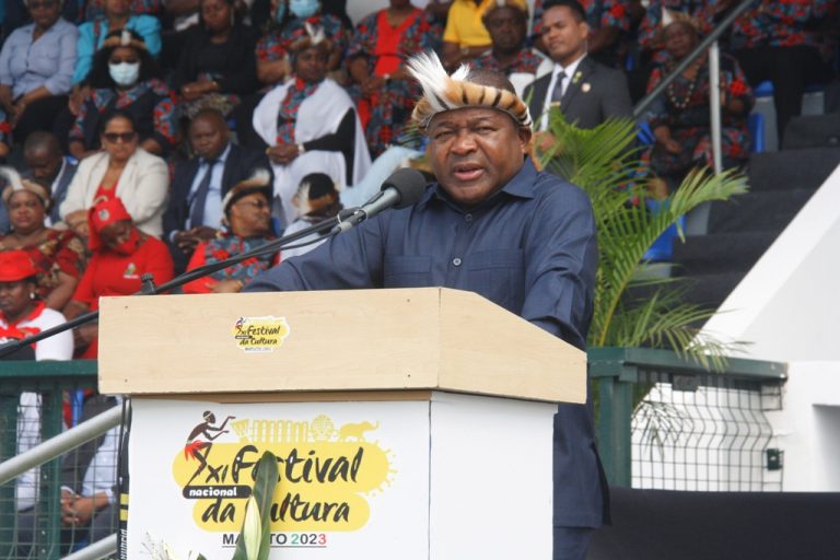 Presidente da República Filipe Nyusi, e o seu homologo da Indonésia, Joko Widodo, discursa na cerimónia inaugural da XI edição do Festival Nacional da Cultura. SV (6)