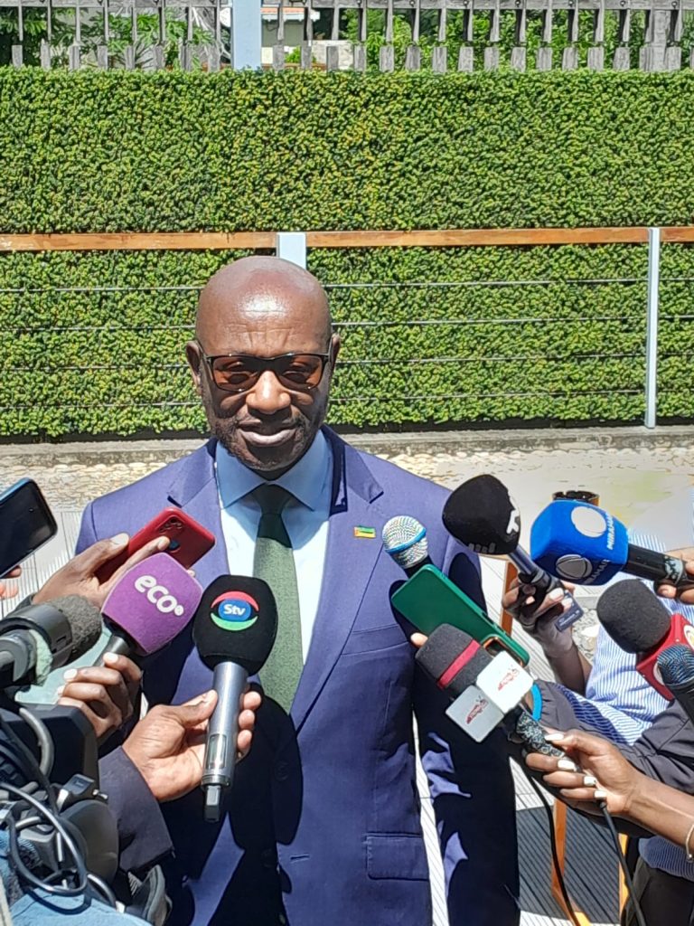 Mateus Magala, Ministro dos Transportes e Comunicacoes