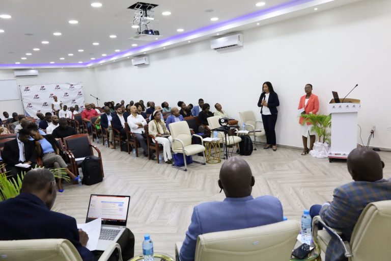 Participantes sobre o encontro de debate sobre a Zona de Comércio Livre Continental Africana