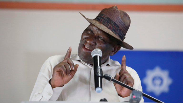 MINISTRO DA POLICIA DA AFRICA DO SUL