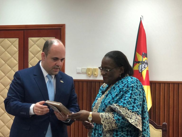 Ministra moçambicana dos Negócios Estrangeiros e Cooperação, Verónica Macamo recebe em audiência Vice-ministro e Representante Especial da Ucrânia para África e Médio Oriente, Maksym Subkh