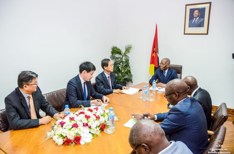 Primeiro ministro moçambicano, Adriano Maleiane recebe em audiência Vice Ministro de Departamento Internacional do Partido Comunista da China, Li Ming Xiang