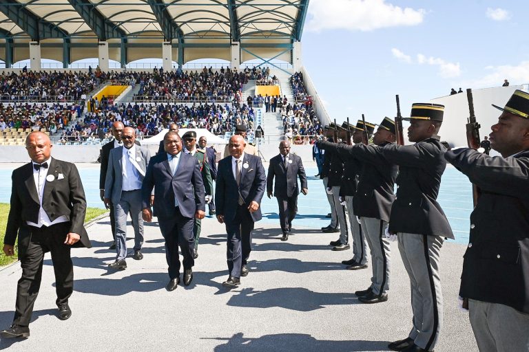Chegada do Presidente Filipe Nyusi ao Estadio onde decorreu a investidura do presidente das Comores