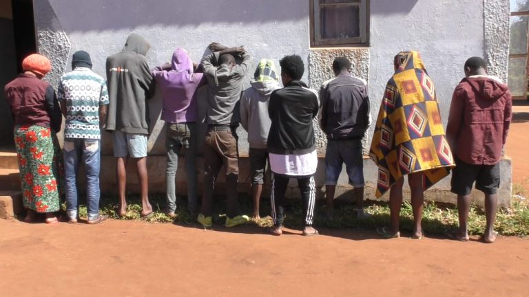 Suspeitos de consumo e trafico de drogas em Chimoio