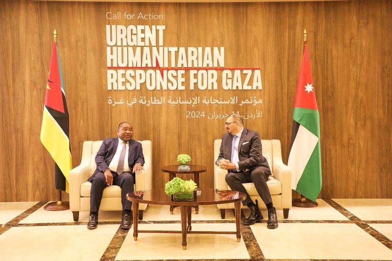 Nyusi com o Rei da Jordania