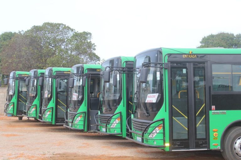 Autocarros para transporte de passageiros no municipio de Marracuene
