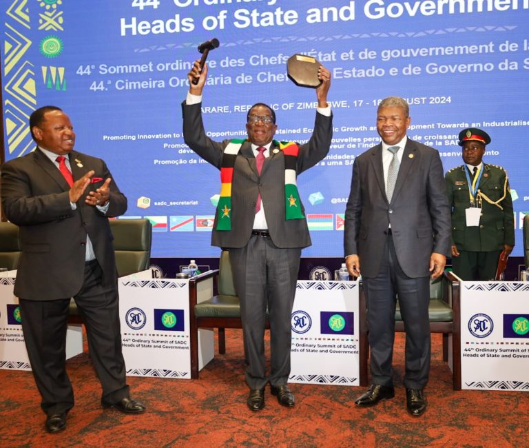 Chefe de Estado zimbabweano, Emmerson Mnangagawa, assume presidência rotativa da SADC