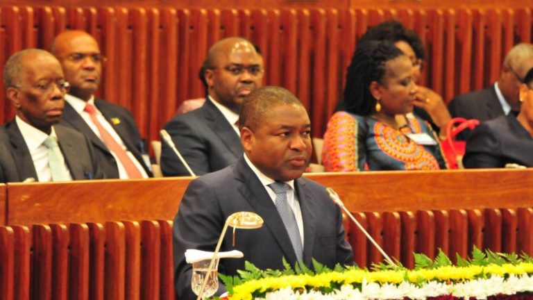 nyusi no parlamento