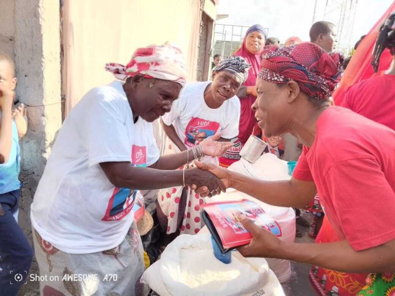 Campanha-eleitoral-no-mercdo-central-de-Quelimane