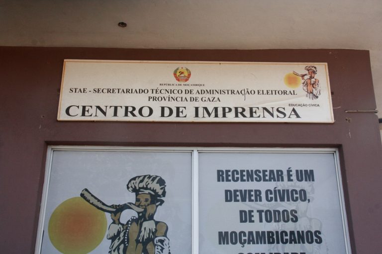 Centro de imprensa do STAE em Gaza. Foto de Santos Vilanculos