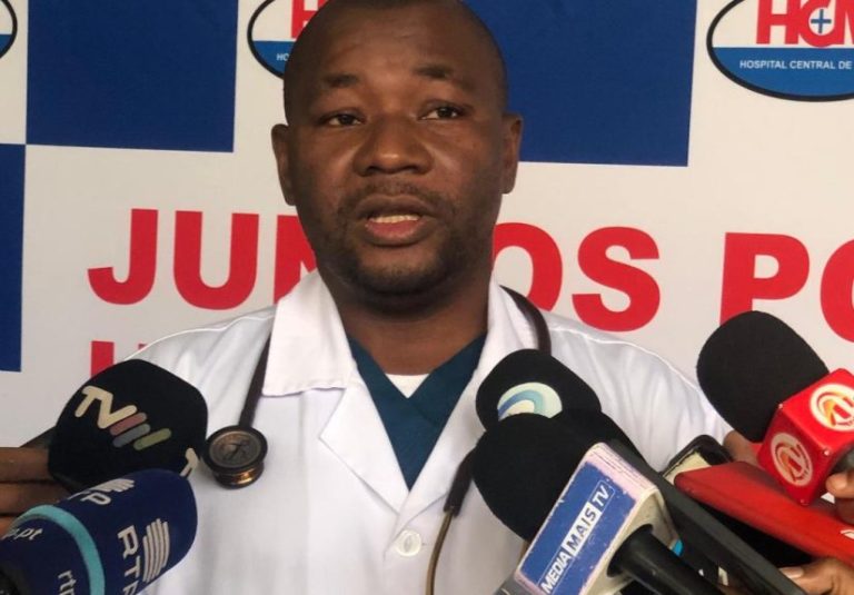 Dino-Lopes-director-de-servicos-de-urgencia-no-Hospital-Central-de-Maputo-825x575