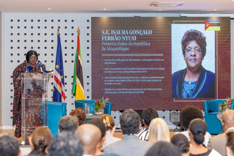 Primeira-Dama, Isaura Nyusi, no lançamento da campanha “Nós Somos Iguais”, na cidade de Praia, Cabo Verde