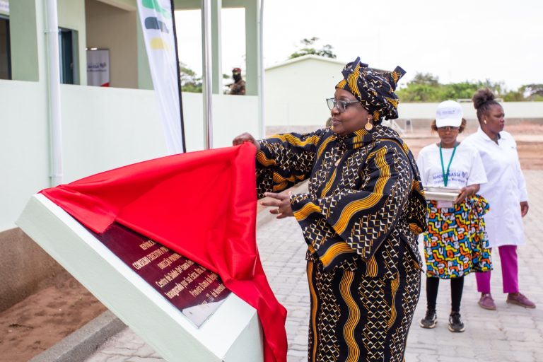 Primeira-dama de Moçambique, Isaura Nyusi, inaugura Centro de Saúde de Nonge, distrito de Mueda, província de Cabo Delgado