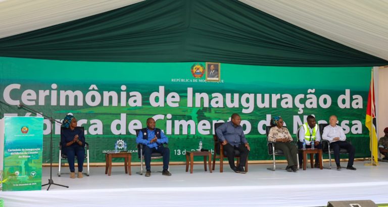 Inaguracao da Fabrica de Cimento do Niassa
