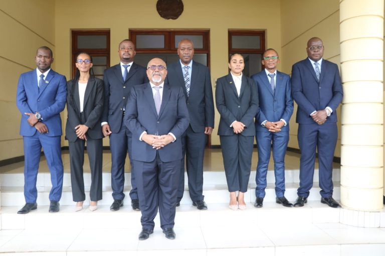 Governador de Nampula, Eduardo Abdula, com o seu novo elenco