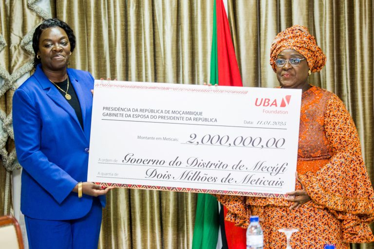PD Isaura Nyusi faz entrega do donativo para apoiar vitimas do Ciclone Chido