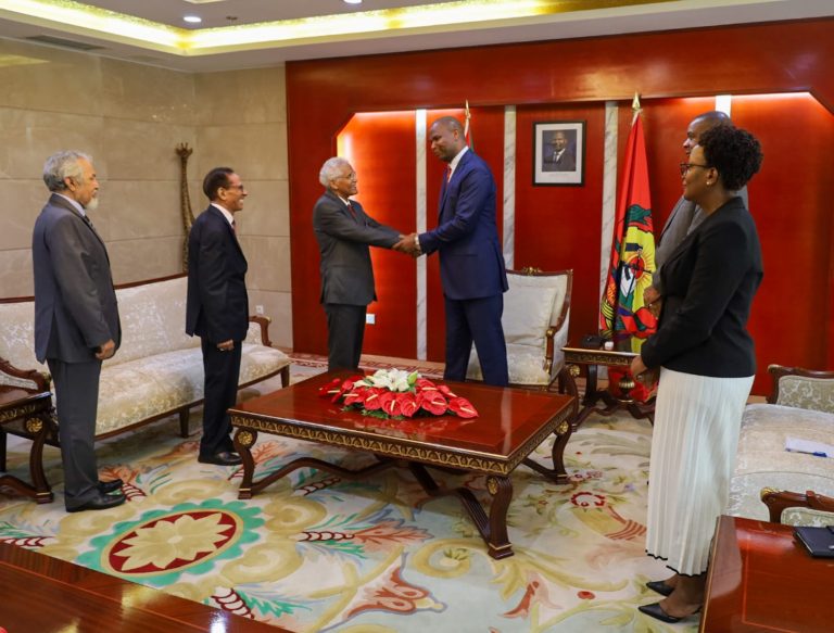 Presidente da República, Daniel Chapo, recebe em audiência Ministro dos Negócios Estrangeiros da República Árabe Saharawi Democrática, Mohamed Sidati