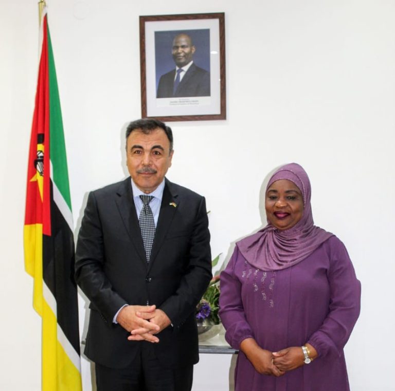 Presidente da Assembleia da República de Moçambique, Margarida Talapa e Embaixador da Palestina acreditado em Moçambique, Fayez Jawad