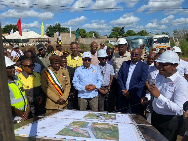 Lancamento da primeira pedra para a construcao de pontecas em Boane