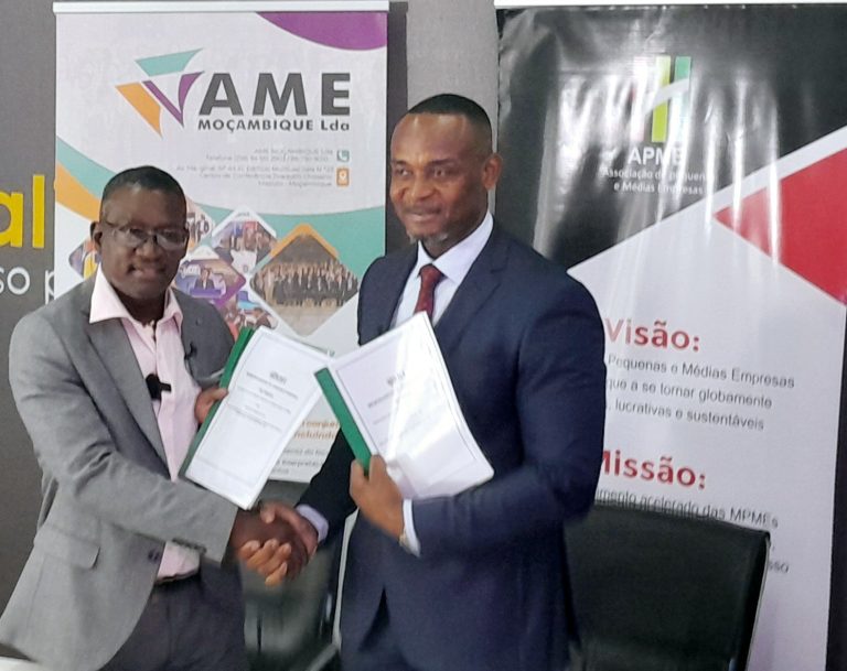 Representante da AME Moçambique (esquerda) e PCA da Associação das Pequenas e Médias Empresas, Osvaldo Maute