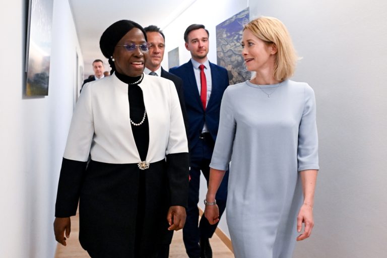 Ministra Maria Lucas no encontro com a Alta Representanta da Comissão Europeia, Kaja Kallas, na sede da UE