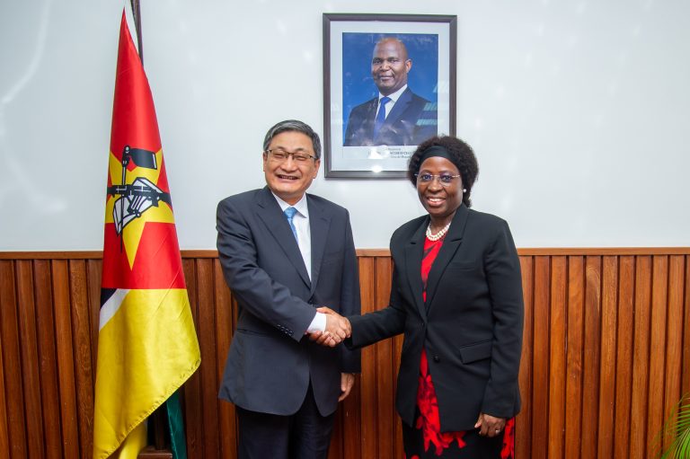 Ministra Lucas concede audiência ao Enviado Especial do Govenro chinês, Liu Yuxi