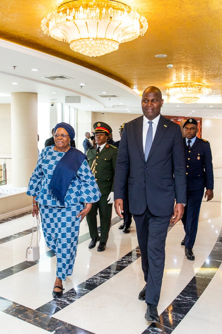 PR Chapo recebe na presidencia a Presidente Netumbo Nandi-Ndaitwah do Namibia (4)