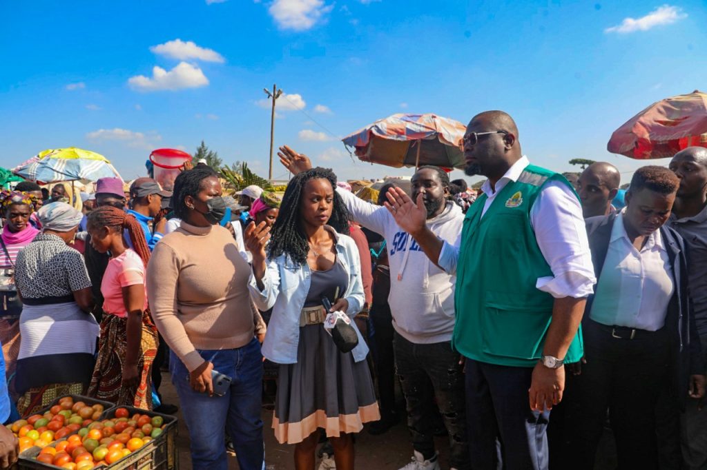 Rasaque Manhique visita mercado grossista do Zimpeto