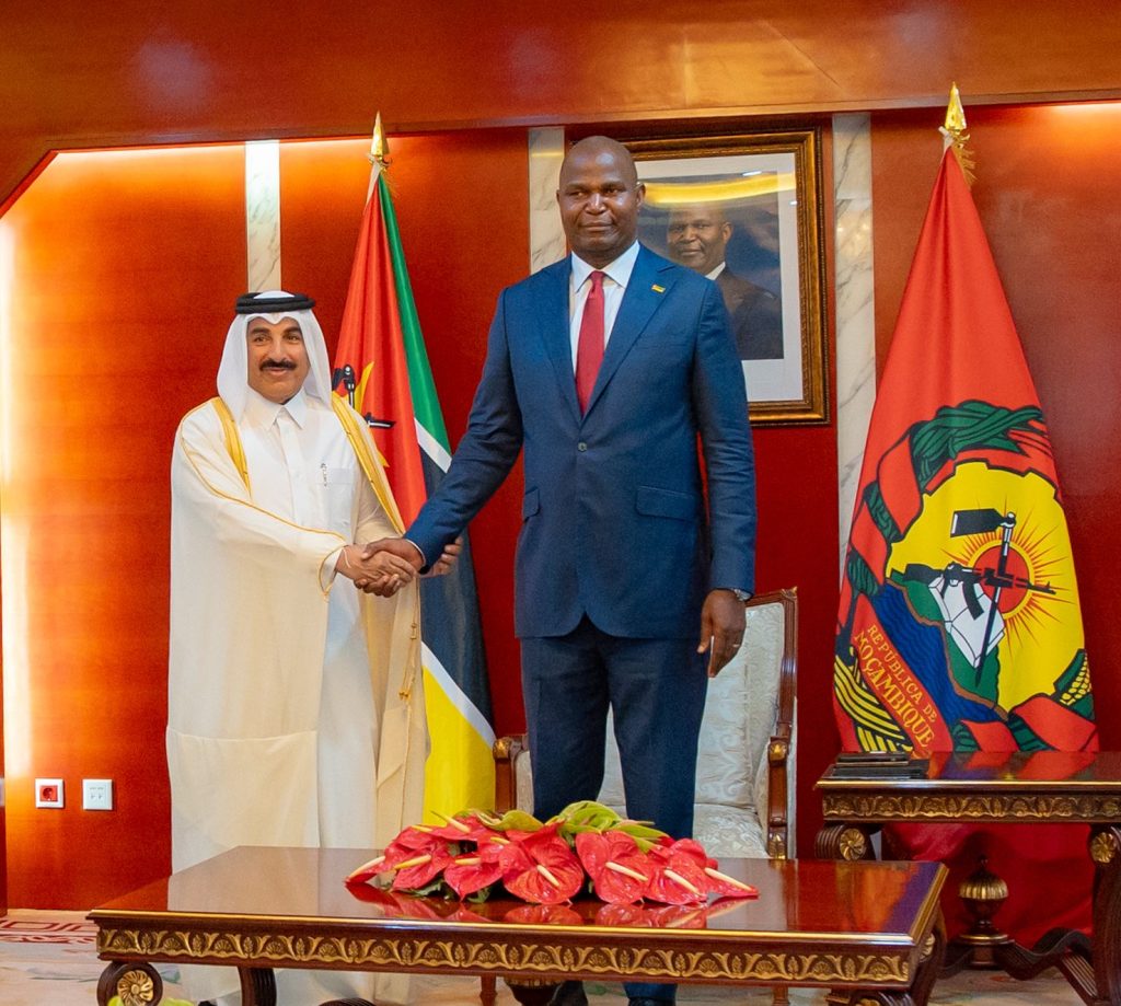PR reúne-se com o Sheikh Mansour Bin Jabor Bin Jassim Al Thani, representante da Al Mansour Holding (8)