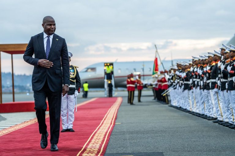Presidente-da-Republica-e-recebido-em-Antananarivo-para-a-participacao-na-45.a-Cimeira-Ordinaria-da-SADC-8