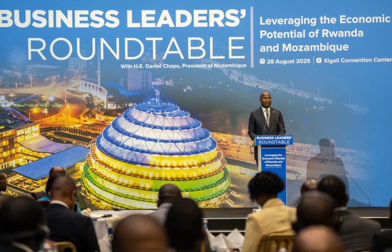 Presidente da República participa na Mesa Redonda de Negócios com empresários do Ruanda e de Moçambique (1)(1)