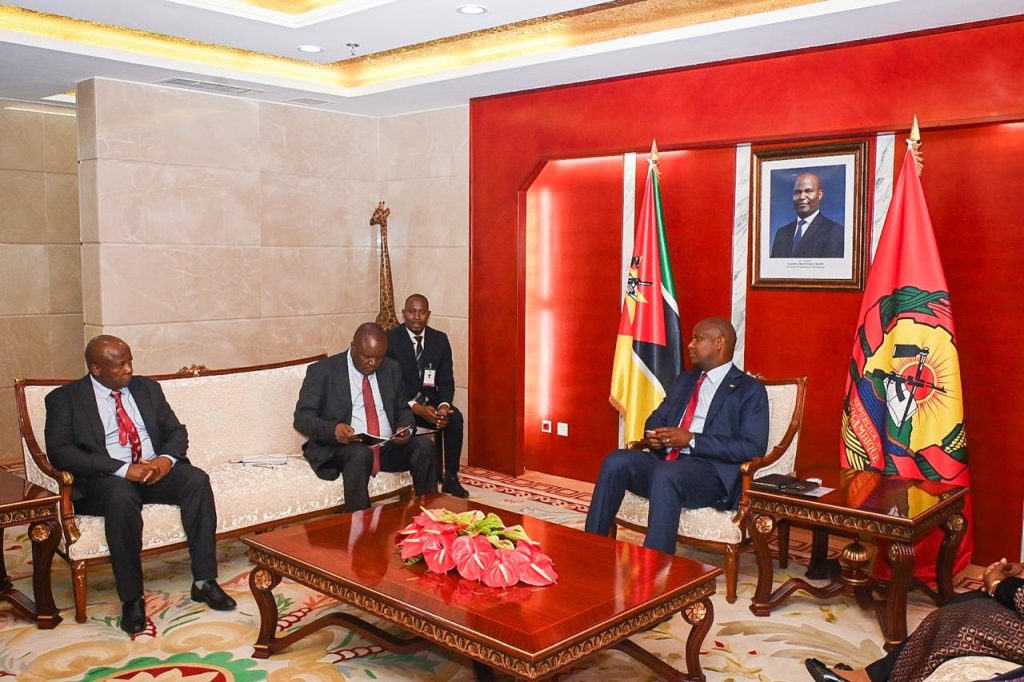 Presidente da República recebe o Presidente do Parlamento Pan-Africano, Chief Charumbira (5)