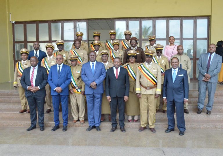 Presidente do Parlamento Pan-Africano com os lideres comunitarios