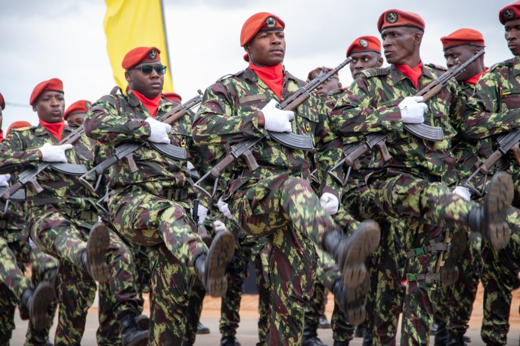 Militares das FADM