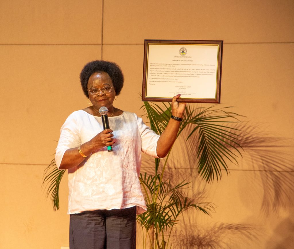 1Cerimônia de Homenagem a Marina Pachinuapa pela outorga do título Doutor Honores Causa