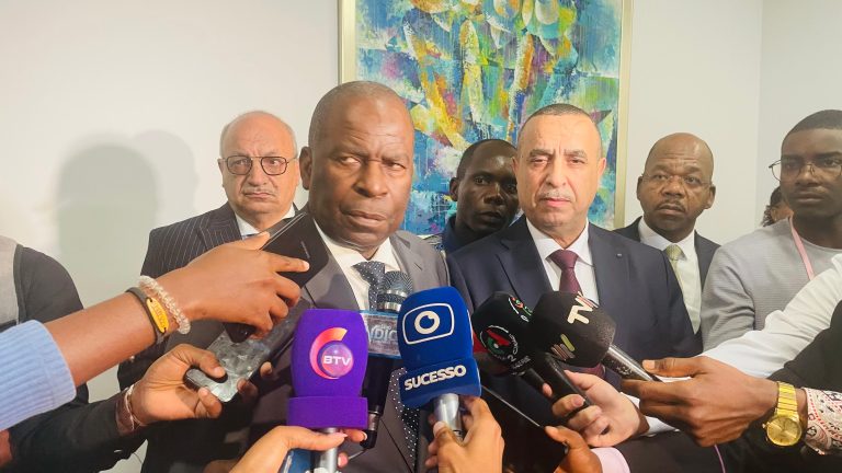 Ministros Mocambique e Argelia