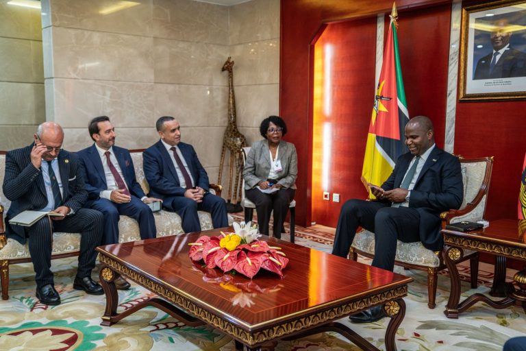 PR recebe em audiência oministro da Energia e Energias Renováveis da Argélia (2)