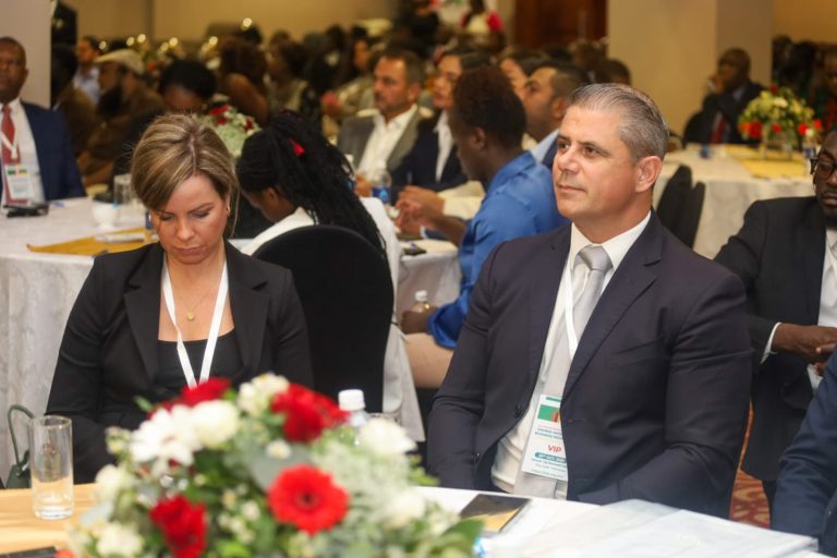 Presidente da República participa na mesa redonda com empresários zambianos e moçambicanos (3)(1)