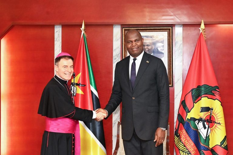Presidente da República recebe o Núncio Apostólico em Moçambique (2)