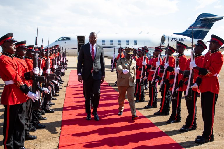 Presidente da República recebido em Blantyre para participar na investidura do Presidente-eleito do Malawi (1)(1)