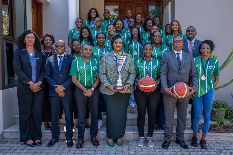 Primeira-Dama da República premeia equipa feminina de Basquetebol do Clube Ferroviário de Maputo4