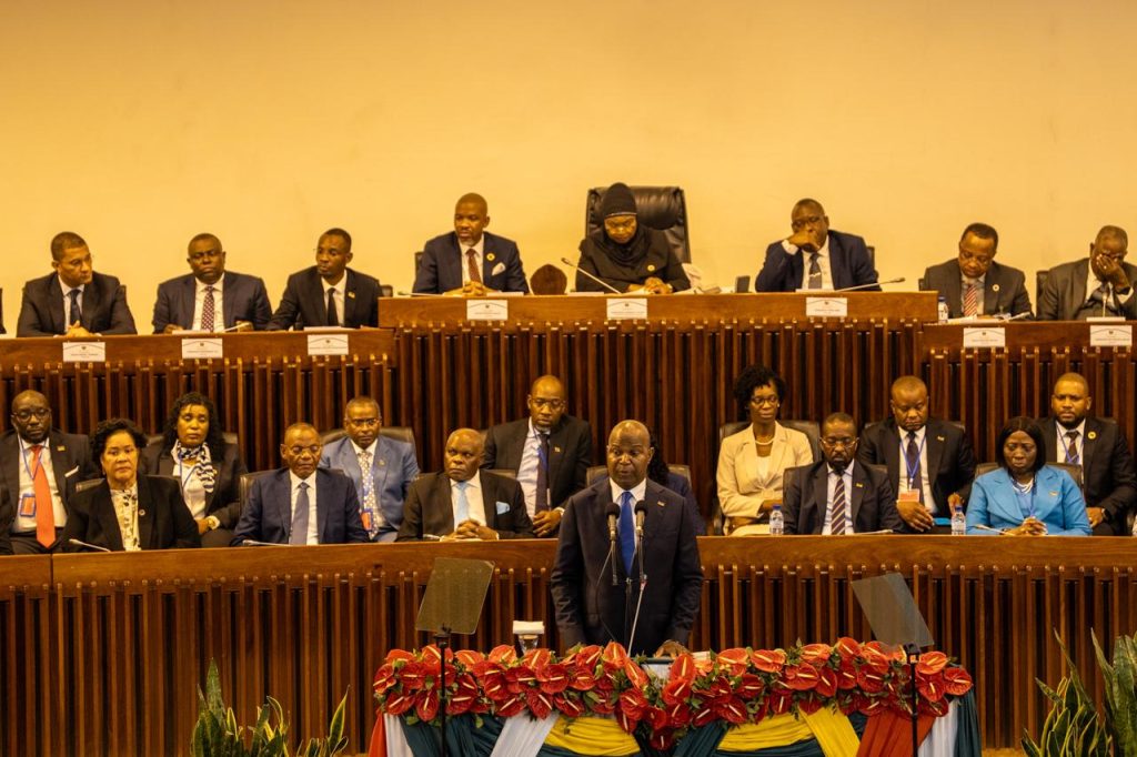 Presidente-da-República-apresenta-na-Assembleia-da-República-o-Informe-Anual-sobre-a-Situação-Geral-da-Nação42