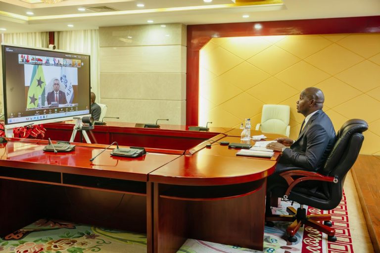 Presidente da República participa na Primeira Conferência Extraordinária de Chefes de Estado e de Governo da CPLP5