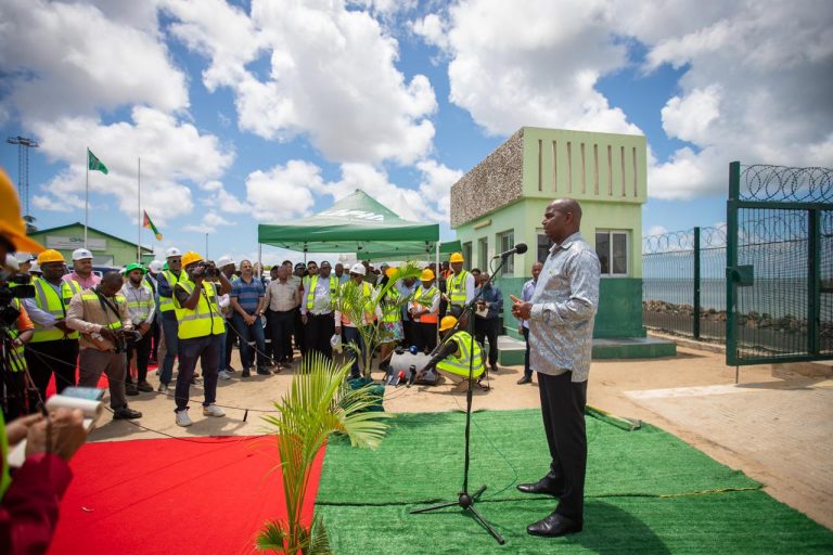 Presidente da República visita o Porto da Beira9