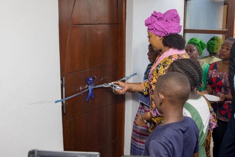 Primeira-Dama entrega residência a idosa carenciada no distrito de Namacurra, província da Zambézia3
