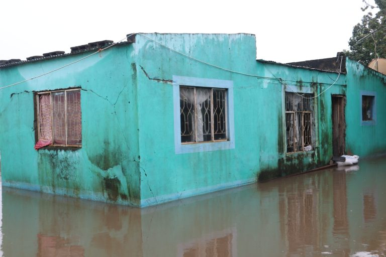 Cheias inundam casas em Moamba